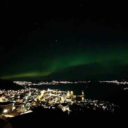 Дом отдыха Cosy House With Sunny Terrace, Garden And Fjord View