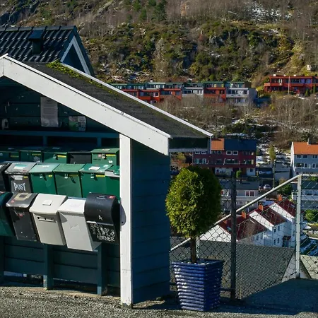 Дом отдыха Cosy House With Sunny Terrace, Garden And Fjord View Берген