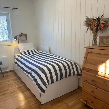 Vakantiehuis Cosy House With Sunny Terrace, Garden And Fjord View *