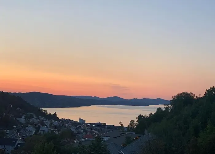 Cosy House With Sunny Terrace, Garden And Fjord View Σπίτι διακοπών Μπέργκεν