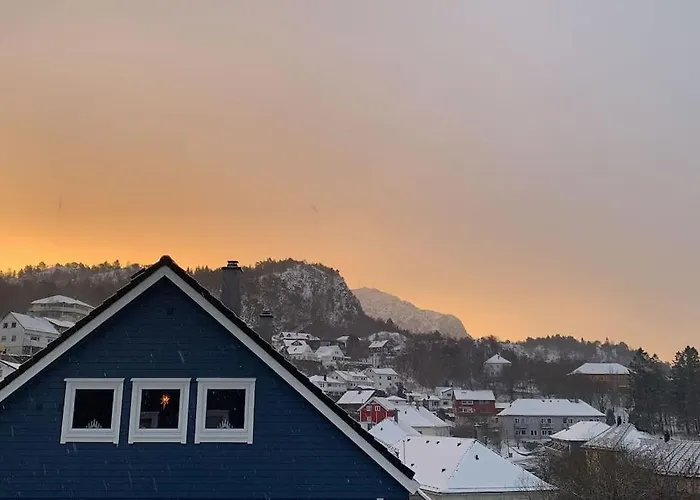 Σπίτι διακοπών Cosy House With Sunny Terrace, Garden And Fjord View Μπέργκεν