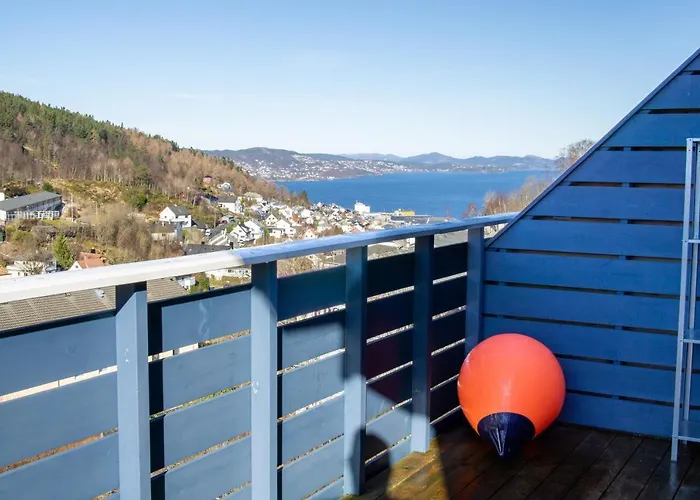 Cosy House With Sunny Terrace, Garden And Fjord View * Μπέργκεν